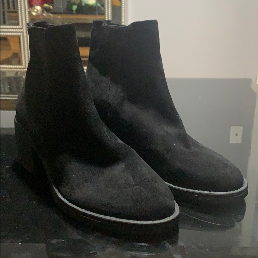 Forever 21 Black sued ankle boots
